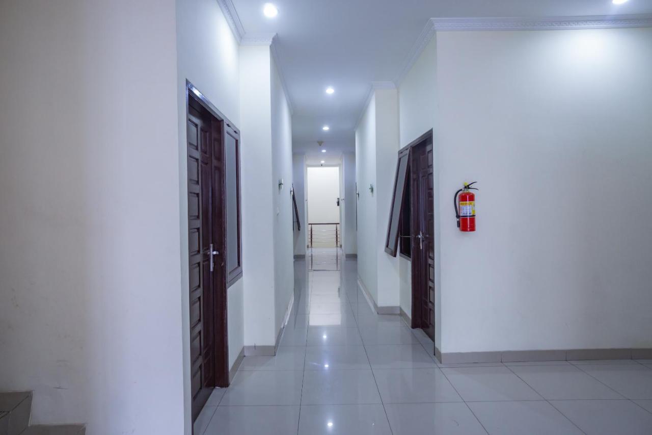 Oyo 2357 Syariah Grand Raudhah Hotel Jakarta Exterior photo