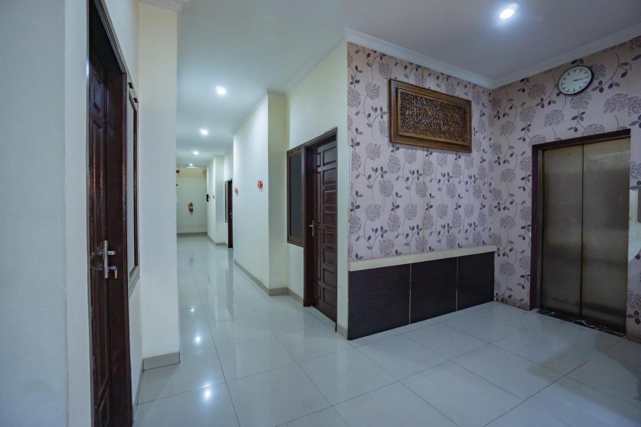 Oyo 2357 Syariah Grand Raudhah Hotel Jakarta Exterior photo