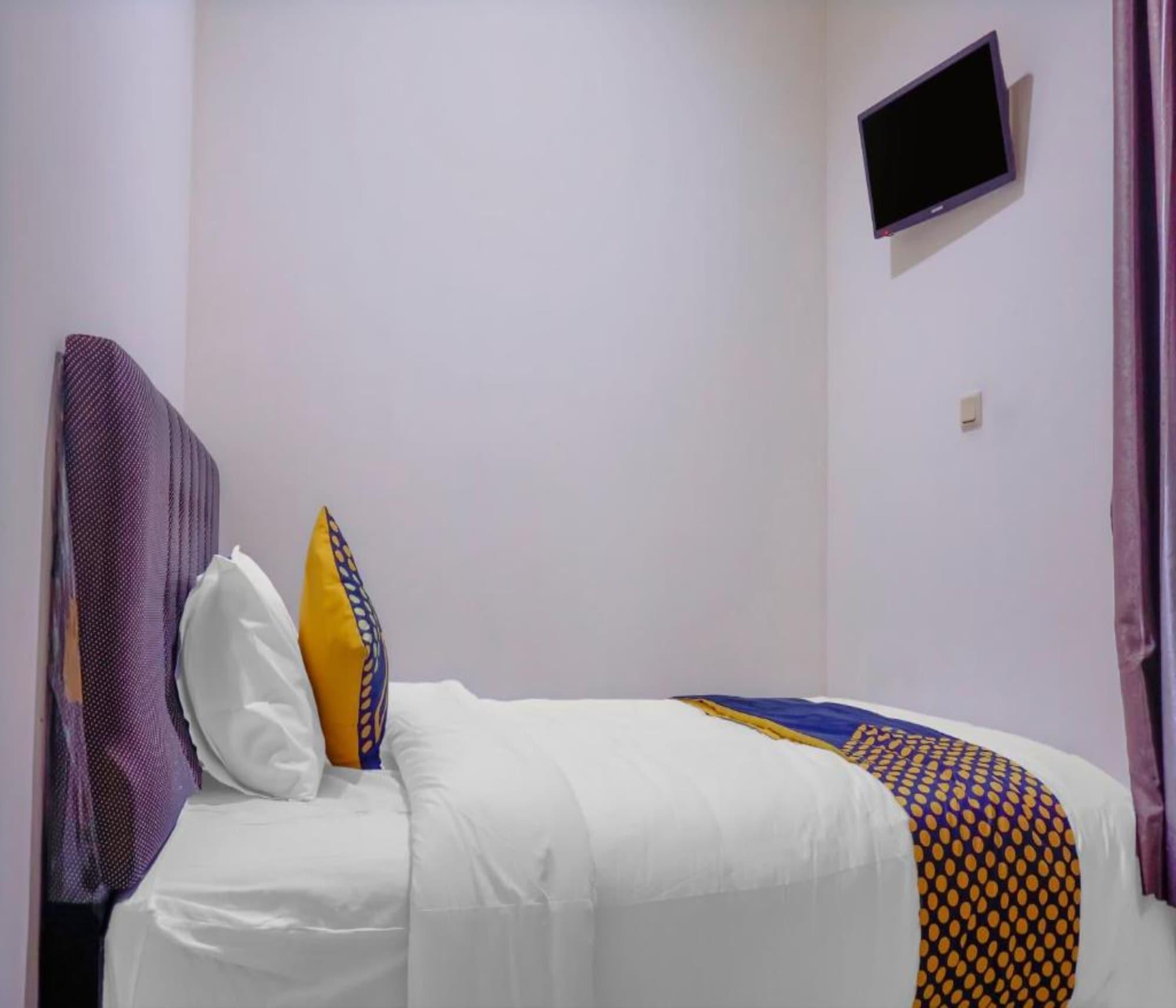 Oyo 2357 Syariah Grand Raudhah Hotel Jakarta Exterior photo